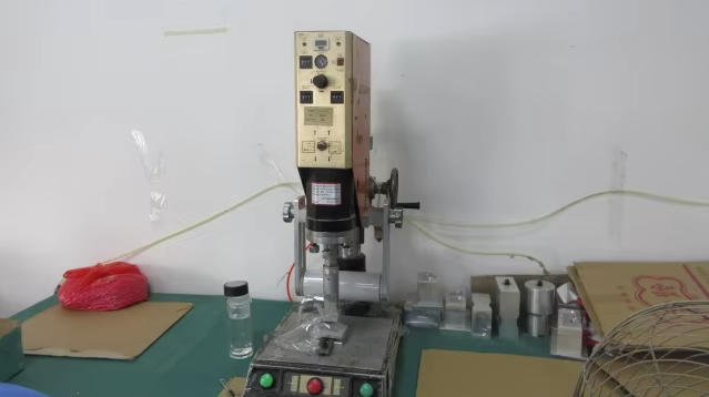 Ultraschallschweißmaschine